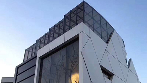 沈陽鋁單板幕墻廠家，塑造城市風(fēng)貌，展現(xiàn)品質(zhì)魅力！